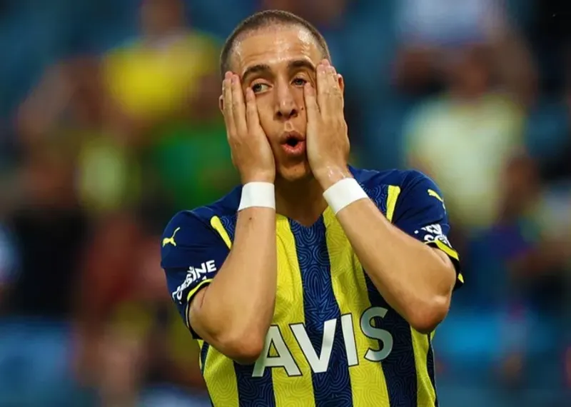 Fenerbahçe Tribünlerinden Emre Mor Tepkisi